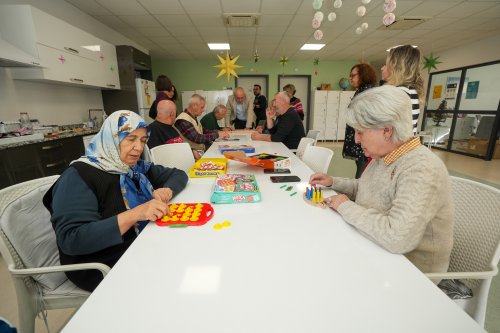 gaziemir-belediyesinin-alzheimer-merkezi-fark-yaratiyor-7.jpg