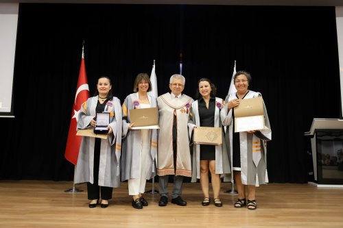 ulusal-ve-uluslararasi-alanda-fark-yaratan-bilimsel-calismalara-imza-atan-54-akademisyene-akademik-basari-odulu-takdim-edildi-1.jpg