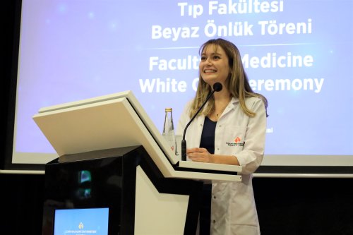 2024-2025-akademik-yilinda-tip-fakultesinden-birincilikle-mezun-olan-dr-sabiha-su-polatli.jpg