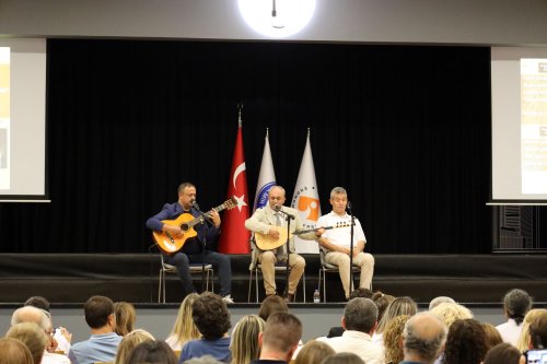 turkulerdeki-hekimlik-adli-ozel-program-konuklara-essiz-bir-muzik-ziyafeti-yasatti.jpg