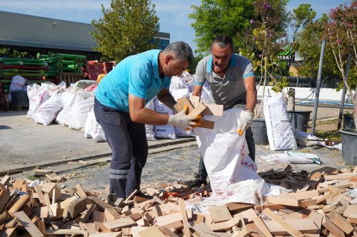 gaziemir-belediyesinden-yurttaslara-yakacak-odun-destegi-5.jpg