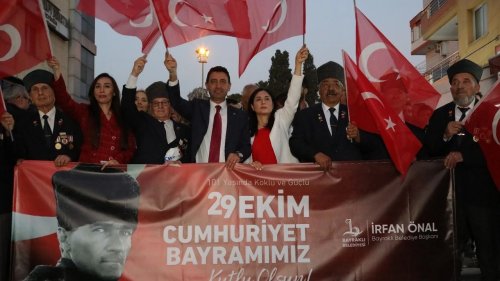 bayraklilar-cumhuriyete-yuruduler2.webp