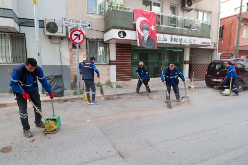 buca-sokaklar-parklar-temizlendi-5.jpg