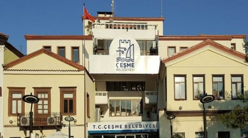 cesme-belediyesi-ne-grev-ilani-asilacakti-ertelendi.jpeg