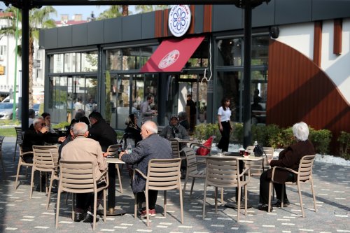 albest-meydan-kafe-bir-ayda-37-bin-kisiyi-agirladi-9.jpg