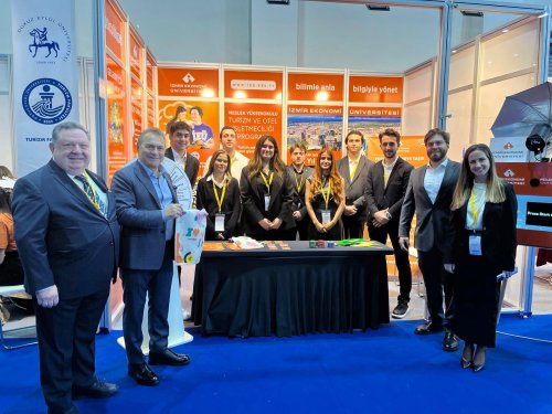 ieu-turizm-ve-otel-isletmeciligi-programi-bu-yil-19uncu-kez-kapilarini-acan-uluslararasi-turizm-ticaret-fuar-ve-kongresine-katilarak-gelecek-icin-surdurulebilir-turizm-temasiyla-stant-kurdu-3.jpeg