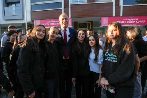 gaziemir-belediyesinden-ogrencilere-ucretsiz-egitim-hizmeti-7.jpg