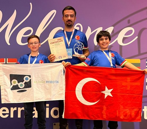 2-fibonacci-robot-olimpiyatlarinda-aliagadan-3-dunya-birincisi-1.jpeg