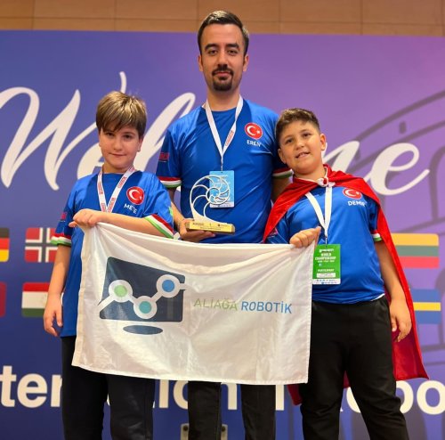 3-fibonacci-robot-olimpiyatlarinda-aliagadan-3-dunya-birincisi-2.jpeg