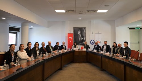 izmir-ekonomi-universitesi-ieu-uluslararasi-alandaki-is-birliklerine-bir-yenisini-daha-ekleyerek-ispanya-merkezli-cervantes-enstitusu-ile-protokol-imzaladi-2.jpeg