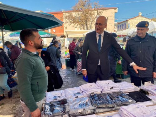 kaymakamimiz-sayin-ihsan-emre-aydin-ilcemiz-sali-pazarini-ziyaret-ederek-pazarci-esnafi-ve-hem-3.jpg