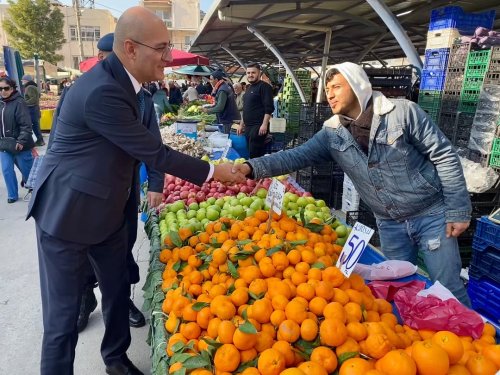 kaymakamimiz-sayin-ihsan-emre-aydin-ilcemiz-sali-pazarini-ziyaret-ederek-pazarci-esnafi-ve-hem-6.jpg