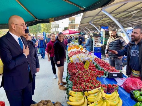 kaymakamimiz-sayin-ihsan-emre-aydin-ilcemiz-sali-pazarini-ziyaret-ederek-pazarci-esnafi-ve-hem.jpg