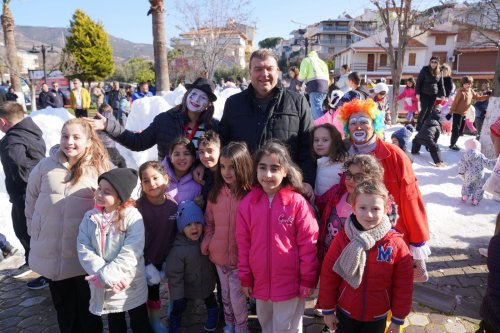seferihisar-kar-baskan-cocuklar-2.jpeg