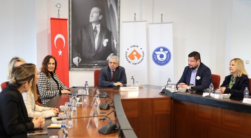 izmir-ekonomi-universitesi-ieu-ile-karsiyaka-belediyesi-anaokulu-cagindaki-cocuklarin-ailelerin-ve-egitimcilerin-gelisimini-desteklemek-amaciyla-ornek-bir-is-birligi-gerceklestirdi.jpeg