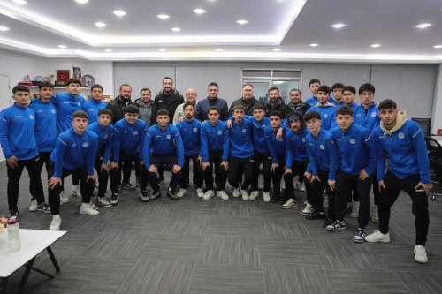 2-aliaga-helvaci-spor-u-18-takimi-izmir-sampiyonu-oldu.jpeg