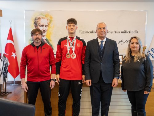 gaziemirli-taekwondocu-turkiye-sampiyonu-oldu-1.jpg