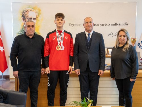 gaziemirli-taekwondocu-turkiye-sampiyonu-oldu-3.jpg