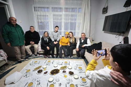 baskan-mutlu-iftar-sofrasina-konuk-oldu-4.jpeg