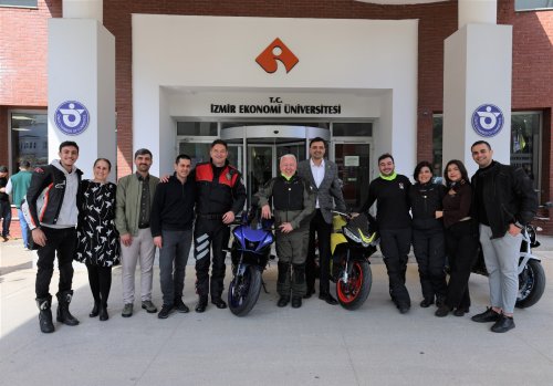 izmir-ekonomi-universitesi-ieu-2023ten-bu-yana-yaklasik-3-bin-motosiklet-kazasinin-yasandigi-izmirde-guvenli-suruse-dikkat-cekmek-amaciyla-harekete-gecti-2.jpeg