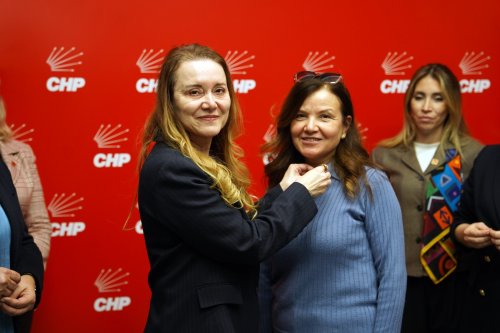 chp-izmir-kadin-uye-katilim-toreni-14.jpg