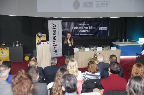 konakta-felsefe-ve-bilim-festivaline-yogun-ilgi-5.jpeg
