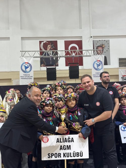3-aliaga-belediyesi-halk-oyunlari-ekibi-izmir-sampiyonu-oldu.jpeg