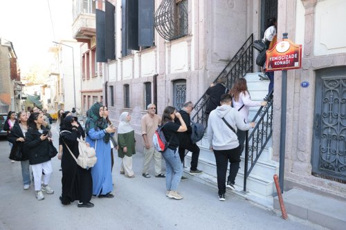 konak-tarih-gezilerinde-yeni-donem-basliyor-6.jpeg