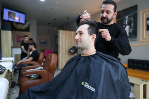 buca-belediyesi-berberleri-unutmadi-04.jpeg