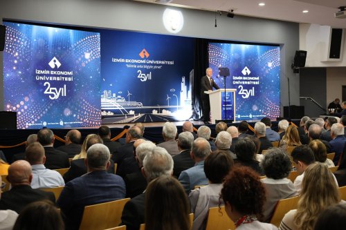 ege-bolgesinin-ilk-vakif-universitesi-olarak-14-nisan-2001-tarihinde-egitim-yolculuguna-baslayan-izmir-ekonomi-universitesi-ieu-25inci-yasini-buyuk-cosku-ve-heyecanla-kutladi-2.jpeg