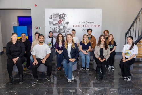 baskan-mutlu-ferdi-zeyrek-genclik-merkezinde-genclerle-bulustu-2.jpeg