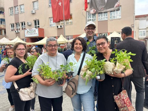 seferihisar-belediyesi-14-tohum-takas-senligine-hazir-foto-galeri-dnsow.webp
