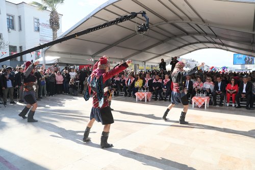 urla-enginar-festivali-coskuyla-basladi-sokaklar-solene-dondu-18.jpg
