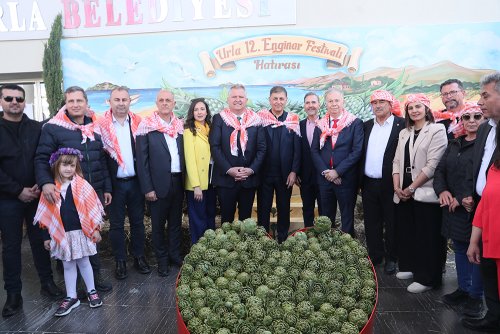 urla-enginar-festivali-coskuyla-basladi-sokaklar-solene-dondu-5.jpg