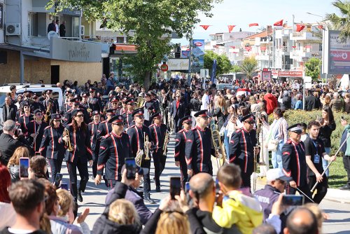 urla-enginar-festivali-coskuyla-basladi-sokaklar-solene-dondu-6.jpg