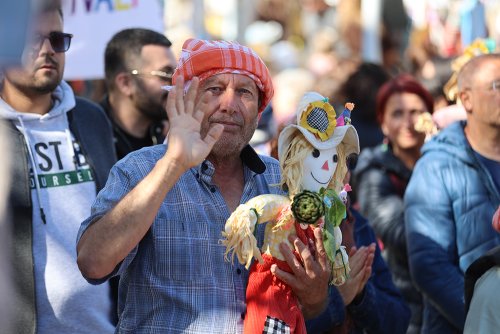 urla-enginar-festivali-coskuyla-basladi-sokaklar-solene-dondu-7.jpg