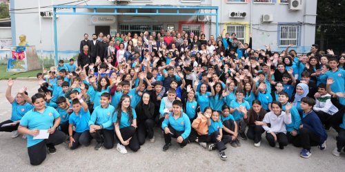 08123428-bakan-tekyn-9-eylul-ylk-ve-ortaokulunu-zyyaret-etty.jpg