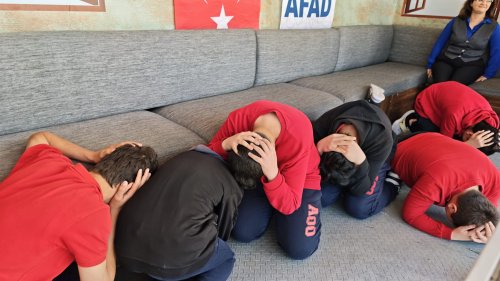 5-aliagada-deprem-simulasyon-tiri-vatandaslarla-bulustu.jpeg