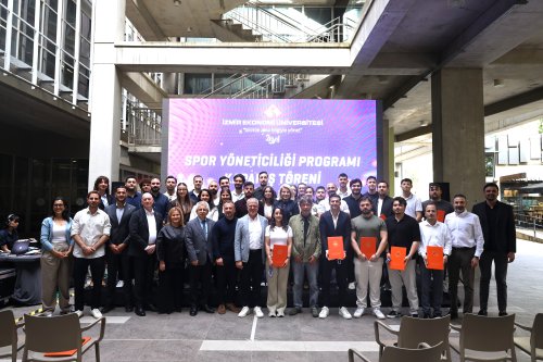 izmir-ekonomi-universitesi-ieu-tarafindan-turk-sporunun-gelisimine-ve-profesyonel-yoneticilerin-yetismesine-katki-saglamak-amaciyla-acilan-spor-yoneticiligi-programi-ilk-mezunlarini-verdi-2.jpg