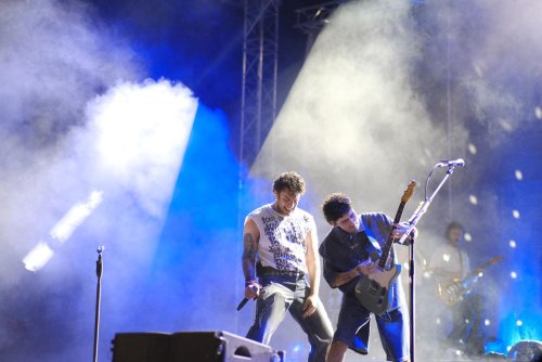 dolu-kadehi-ters-tut-enerjisi-sahne-performansi-ve-sevilen-sarkilariyla-izleyenlere-unutulmaz-bir-gece-yasatti-1.jpg
