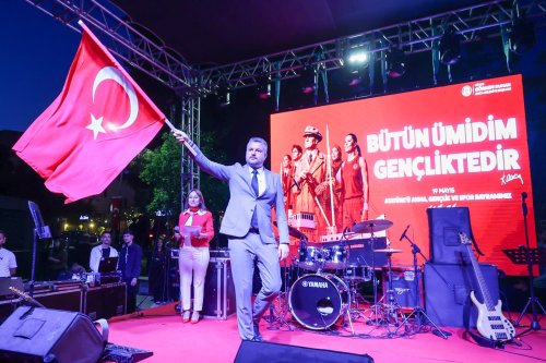 buca-19mayis-kortej-konser-5.jpeg