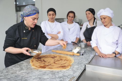 konakli-kadinlar-temel-pastacilik-egitimi-ile-is-sahibi-olacaklar-3.jpeg