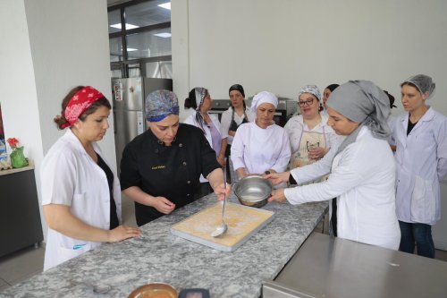 konakli-kadinlar-temel-pastacilik-egitimi-ile-is-sahibi-olacaklar-6.jpeg