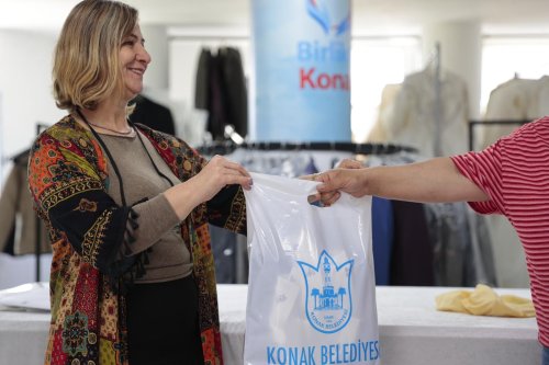konak-giysi-markette-bayram-nesesi-yasandi-6.jpeg