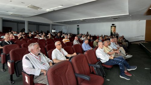 aw717103-03.jpg