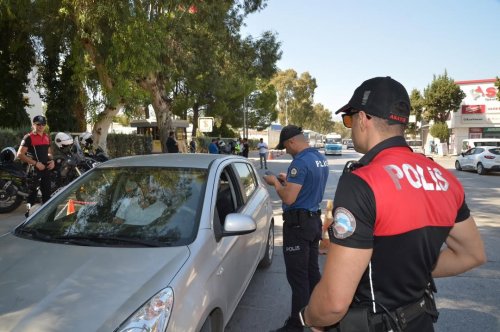 izmir-polisi-aranan-sahislara-nefes-aldirmiyoril-emniyet-mudurlugu-ekiplerince-8-mayis-14-may.jpg