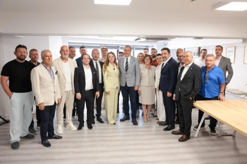 konakta-iki-cumhuriyet-kutuphanesi-daha-hizmete-acildi-3.jpeg