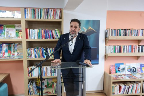 konakta-iki-cumhuriyet-kutuphanesi-daha-hizmete-acildi-6.jpeg