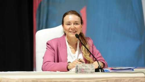 nilufer-cinarli-mutludan-arsa-satis-iddialarina-yanit-132044-20260118.webp