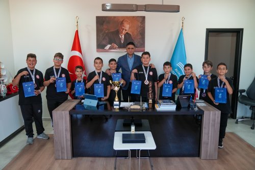 2-turkiye-ucuncusu-halk-oyunlari-ekibinden-baskan-acara-ziyaretjpg.jpeg